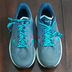 Mizuno Wave Rebellion Originals